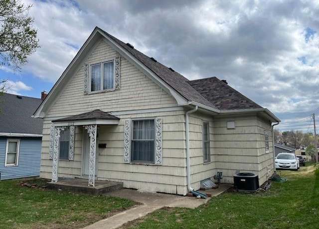 Property at 3112 Messanie St, St Joseph, MO 64501, 4 beds, 2 baths