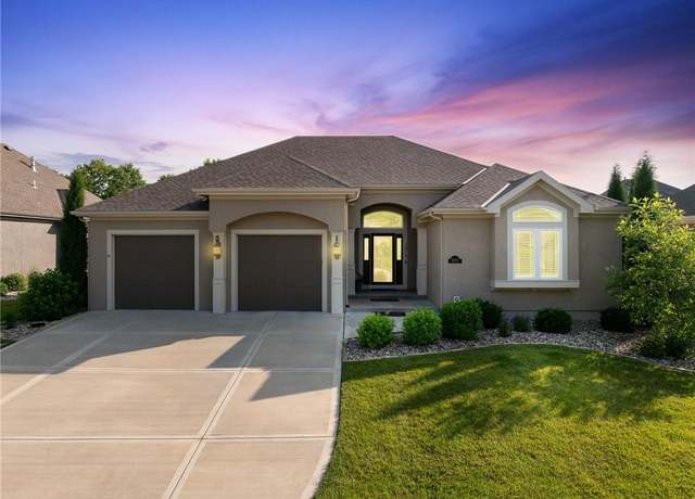 Property at 1915 NE 101st St, Kansas City, MO 64155, 4 beds, 3.5 baths