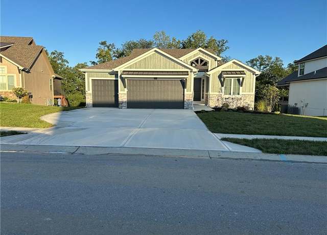 Property at 10309 N Smalley Dr, Kansas City, MO 64157, 3 beds, 3 baths