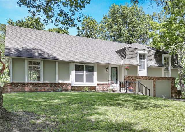 Property at 1628 E Sunvale Dr, Olathe, KS 66062, 4 beds, 2 baths
