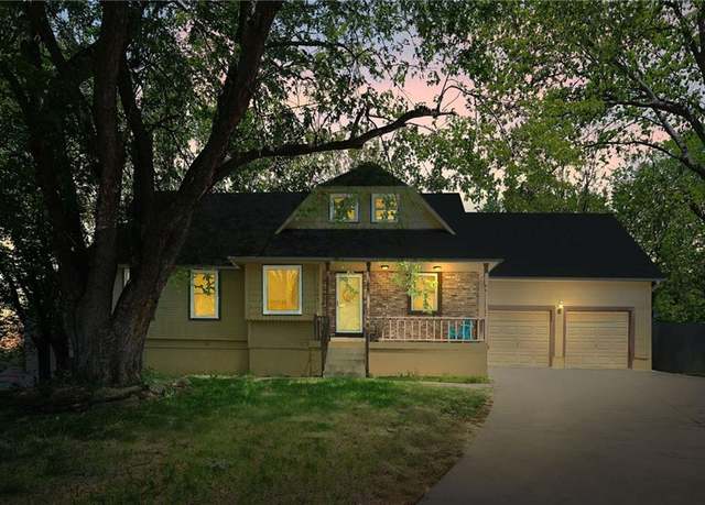 Property at 1805 SW Westview Cir, Blue Springs, MO 64015, 4 beds, 4 baths