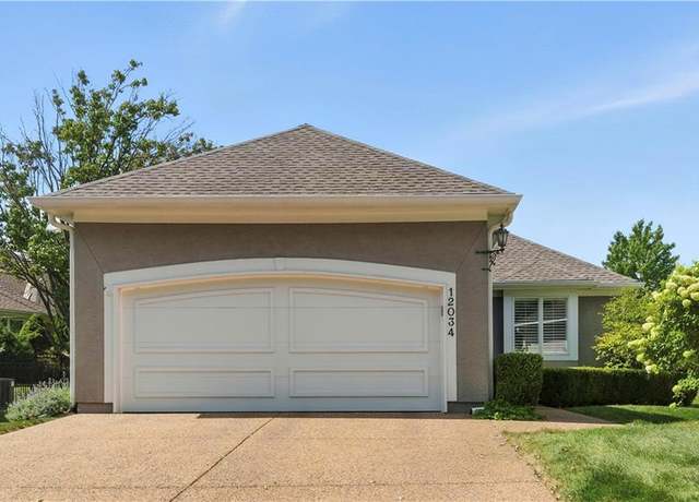 Property at 12034 Juniper St, Overland Park, KS 66209, 3 beds, 2.5 baths