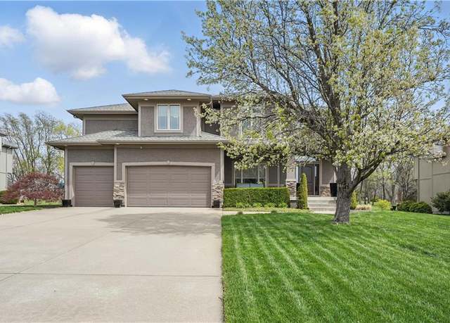 Property at 517 NE Spring Creek Pl, Lee's Summit, MO 64086, 5 beds, 4.5 baths