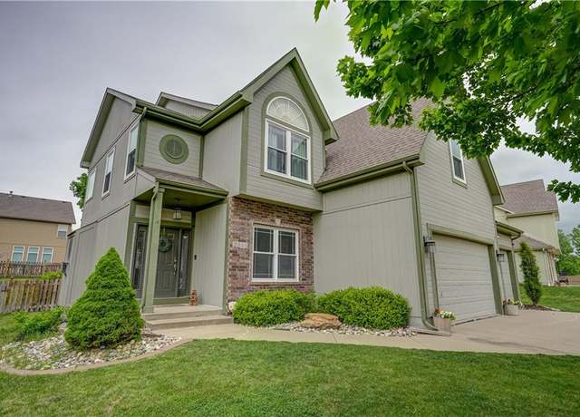 Property at 2344 SW River Spring Rd, Lee's Summit, MO 64082, 4 beds, 2.5 baths