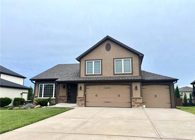 Property at 9008 N Mersington Ave, Kansas City, MO 64156, 5 beds, 3 baths
