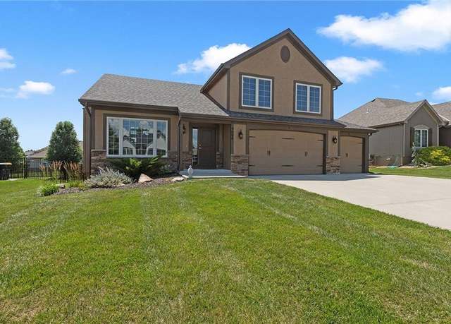 Property at 9008 N Mersington Ave, Kansas City, MO 64156, 5 beds, 3 baths