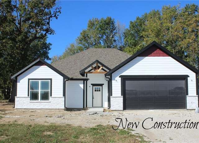 Property at 329 NE 51 Rd, Warrensburg, MO 64093, 3 beds, 2 baths