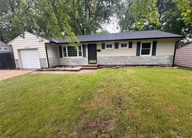 Property at 6706 W 76th Ter, Overland Park, KS 66204, 3 beds, 2 baths