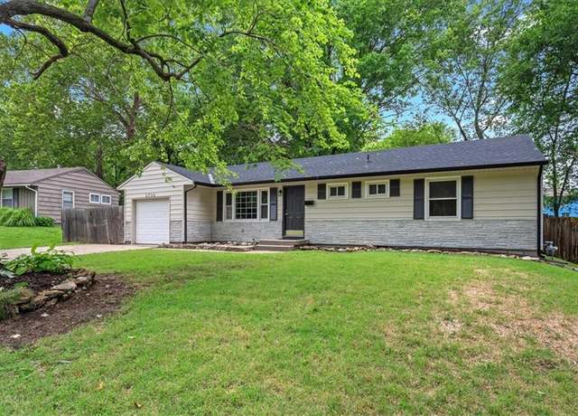 Property at 6706 W 76th Ter, Overland Park, KS 66204, 3 beds, 2 baths