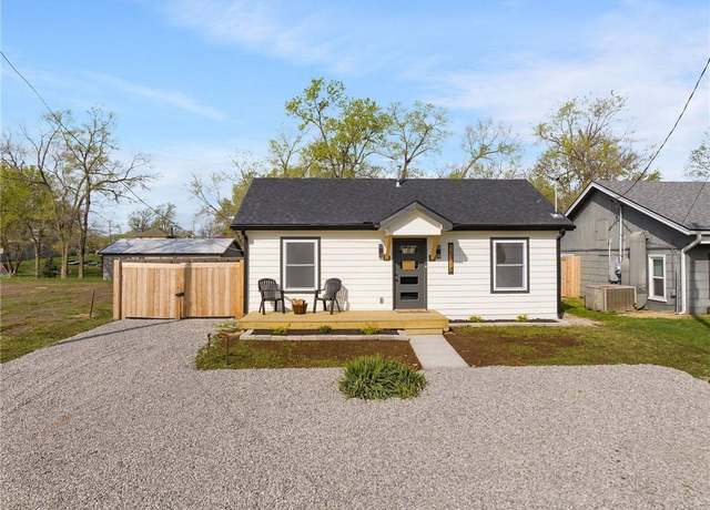Property at 15818 S Gardner Pl, Gardner, KS 66030, 2 beds, 2 baths