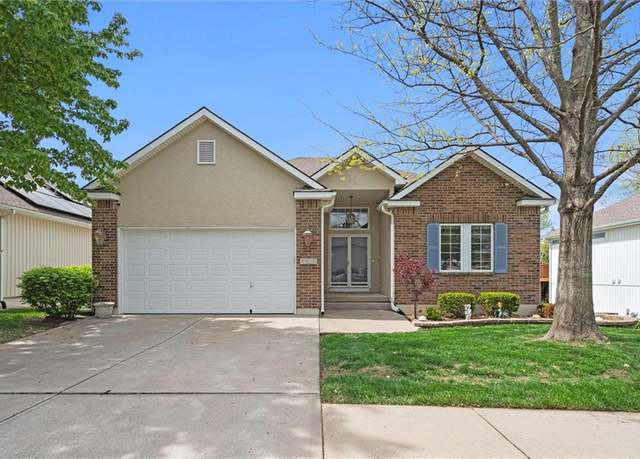 Property at 4828 SW Leafwing Dr, Lee's Summit, MO 64082, 3 beds, 3 baths
