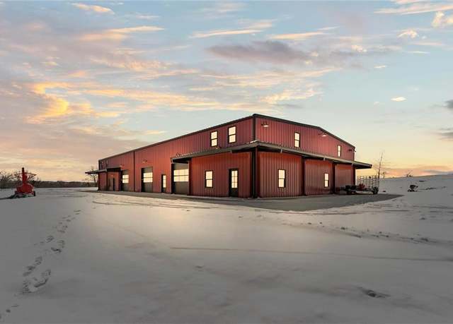 Property at 18323 Hollingsworth Rd, Tonganoxie, KS 66086, 8 beds, 7 baths