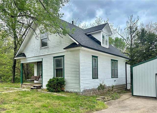 Property at 1100 S Mitchell St, Warrensburg, MO 64093, 4 beds, 2.5 baths