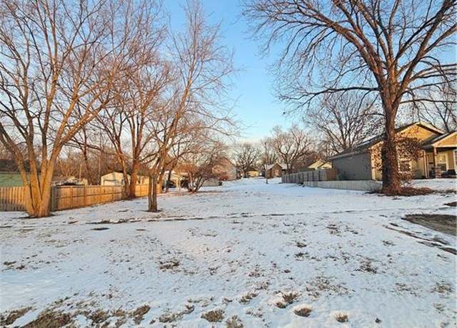 Property at 535 N Cedar St, Ottawa, KS 66067