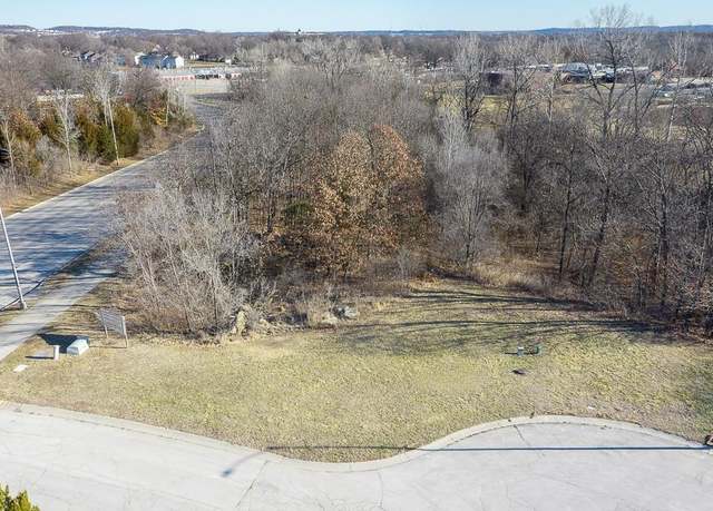 Property at 1946 Edgewood Dr, Leavenworth, KS 66048