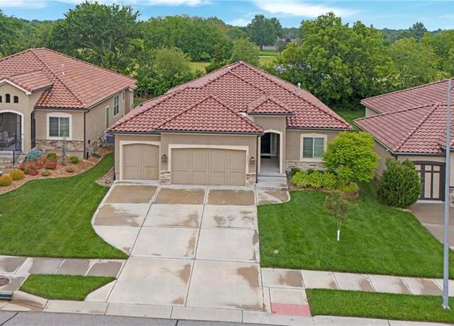 Property at 3921 SW Odell Dr, Lee's Summit, MO 64082, 4 beds, 3 baths