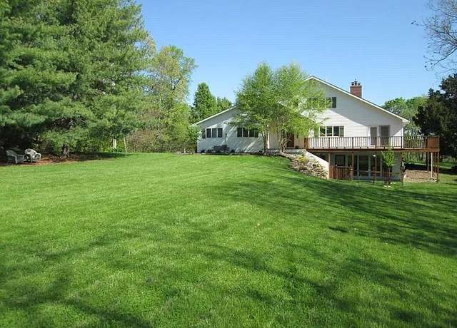 Property at 105 W Summit St, Smithville, MO 64089, 5 beds, 3 baths