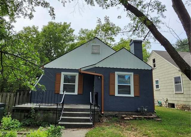 Property at 1610 S Broadway St, Leavenworth, KS 66048, 4 beds, 1.5 baths