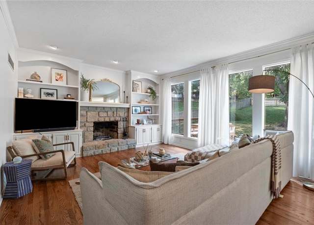 Property at 14204 W 84th Ter, Lenexa, KS 66215, 4 beds, 3.5 baths