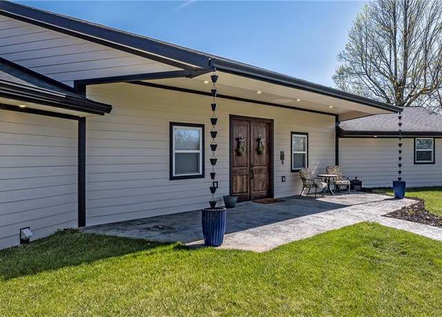 Property at 1514 Third Ave, St Joseph, MO 64505, 3 beds, 3.5 baths