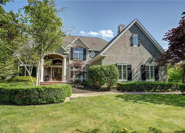 Property at 313 NW Rockhill Cir, Lee's Summit, MO 64081, 6 beds, 8 baths