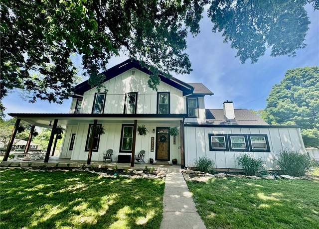 Property at 906 E Piankishaw St, Paola, KS 66071, 4 beds, 3 baths