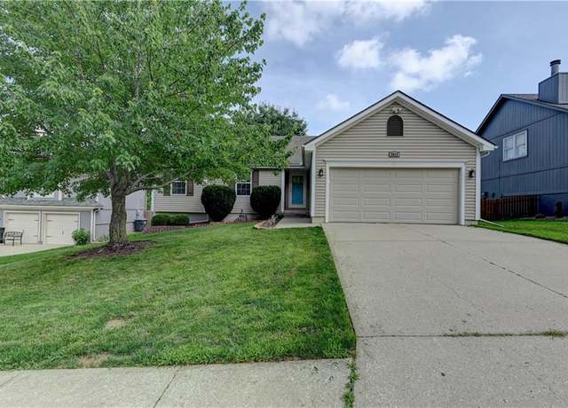 Property at 2013 NE Summerfield Ct, Blue Springs, MO 64029, 3 beds, 3 baths