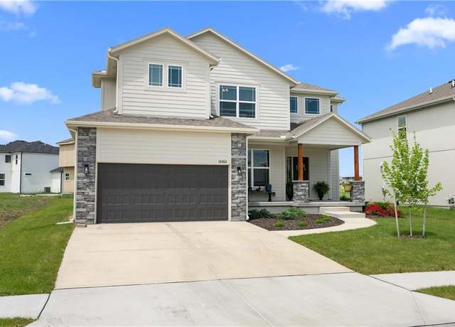 Property at 16966 S Durango St, Olathe, KS 66062, 4 beds, 3.5 baths