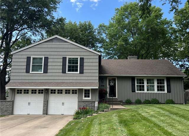 Property at 6016 W 85th St, Overland Park, KS 66207, 3 beds, 2.5 baths