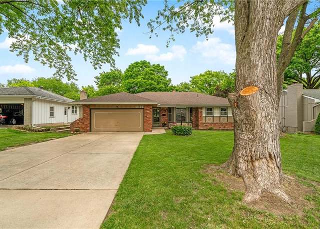 Property at 9225 Hayes Dr, Overland Park, KS 66212, 3 beds, 2 baths