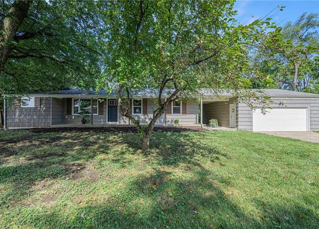 Property at 828 W Brown St, Liberty, MO 64068, 3 beds, 2 baths
