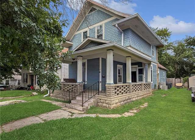 Property at 411 N College Ave, Warrensburg, MO 64093, 5 beds, 2.5 baths