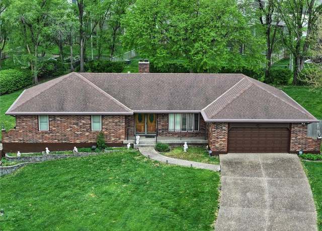 Property at 1109 Brookside Pl, Raymore, MO 64083, 4 beds, 3.5 baths