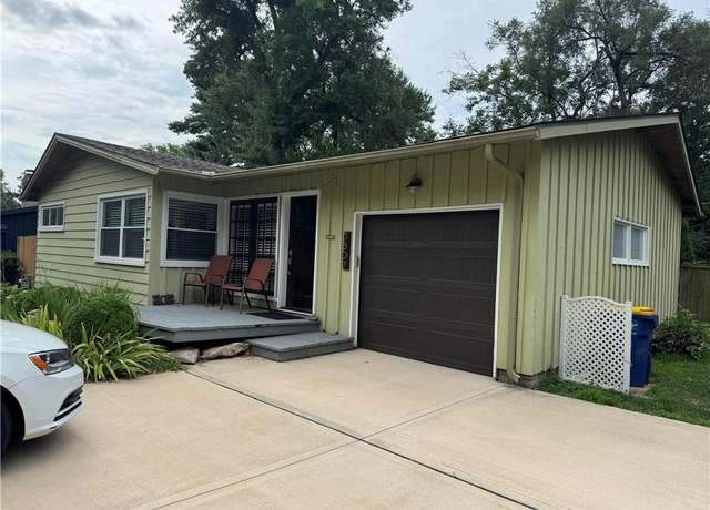 Property at 5807 W 75th Ter, Prairie Village, KS 66208, 2 beds, 2 baths