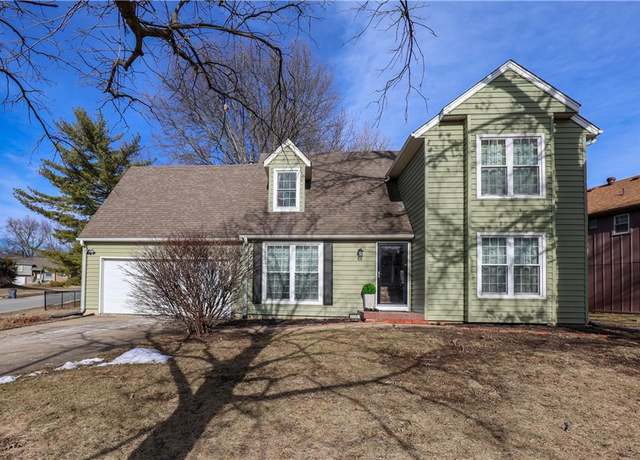 Property at 2000 E Jamestown Dr, Olathe, KS 66062, 3 beds, 2.5 baths