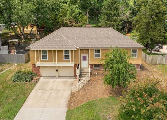 Property at 9008 Hadley St, Overland Park, KS 66212, 3 beds, 2 baths