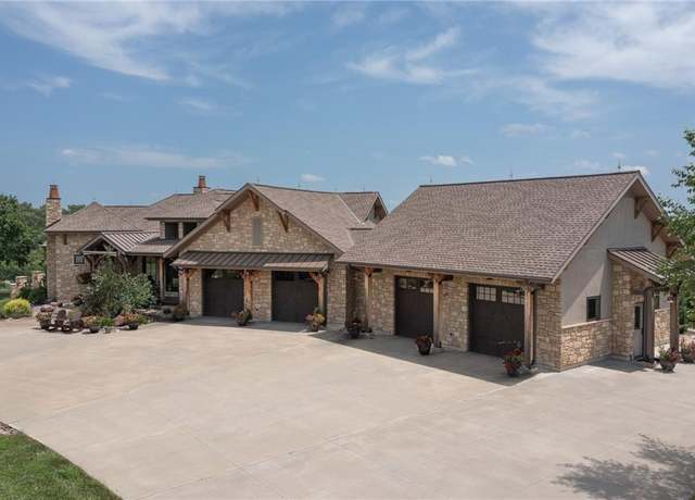 Property at 17096 Eisenhower Rd, Leavenworth, KS 66048, 3 beds, 4 baths