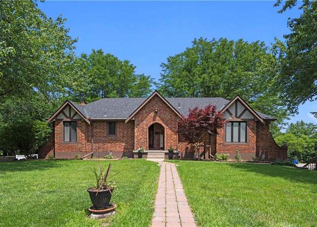 Property at 1504 NE Continental Cir, Lee's Summit, MO 64086, 3 beds, 2.5 baths