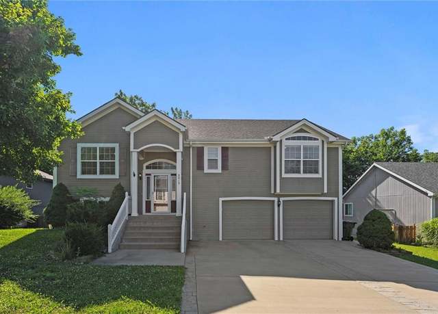 Property at 3919 Dixie Dr, Leavenworth, KS 66048, 5 beds, 3 baths