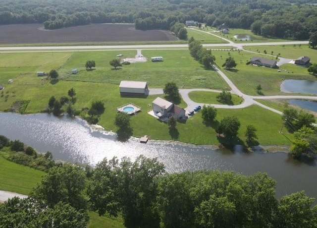 Property at 104 NE 11p Ln, Clinton, MO 64735, 4 beds, 2.5 baths