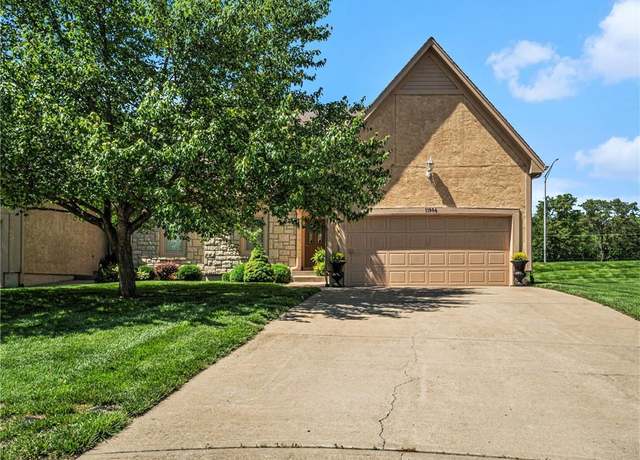 Property at 11904 Westgate Cir, Overland Park, KS 66213, 3 beds, 2.5 baths
