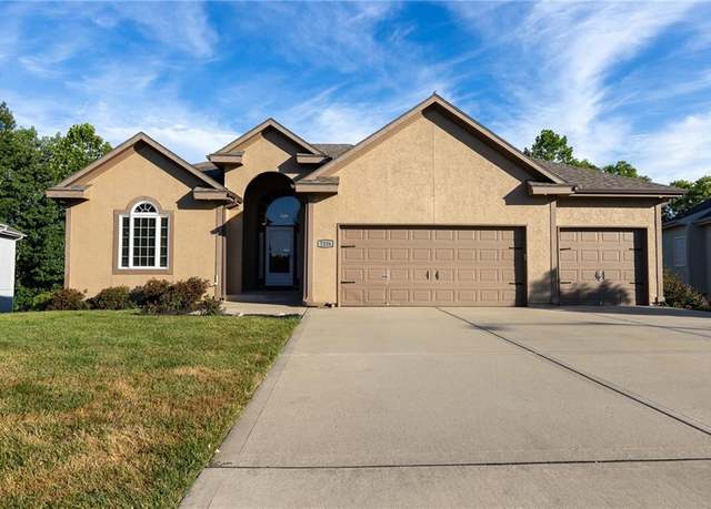 Property at 7226 N Spruce Ave, Kansas City, MO 64119, 4 beds, 3 baths