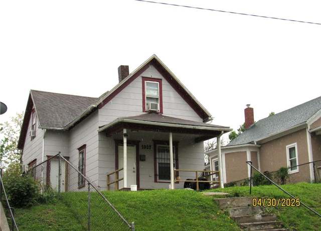 Property at 1027 Barnett Ave, Kansas City, KS 66102, 4 beds, 1.5 baths