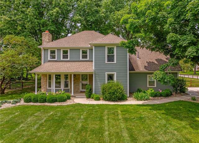 Property at 16308 Glenwood St, Stilwell, KS 66085, 4 beds, 3.5 baths
