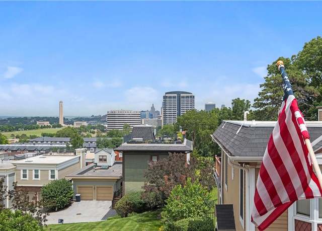 Property at 206 E 30th St, Kansas City, MO 64108, 4 beds, 3.5 baths
