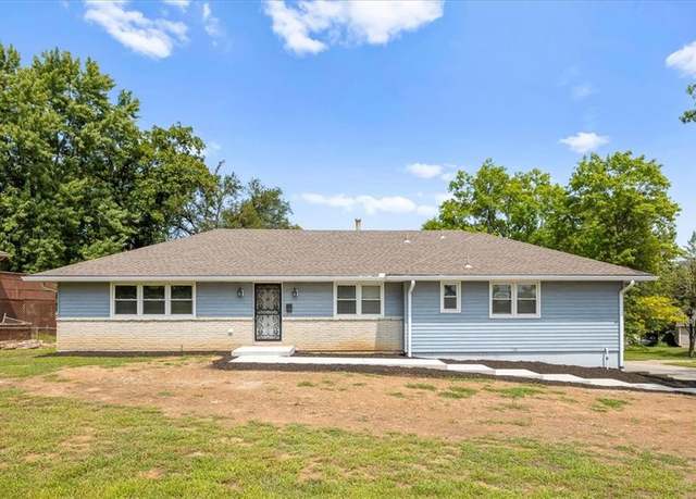 Property at 1208 E Red Bridge Rd, Kansas City, MO 64131, 4 beds, 3 baths