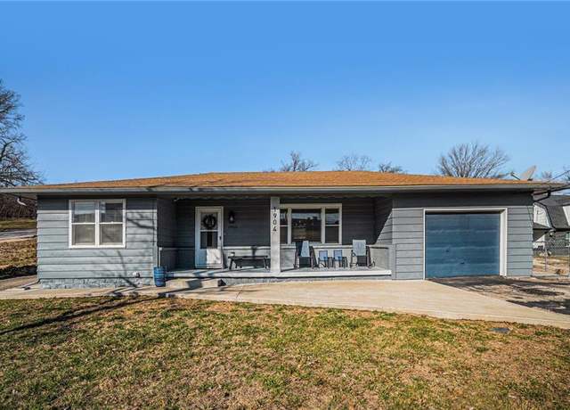 Property at 1904 N 90th St, Kansas City, KS 66112, 3 beds, 1.5 baths