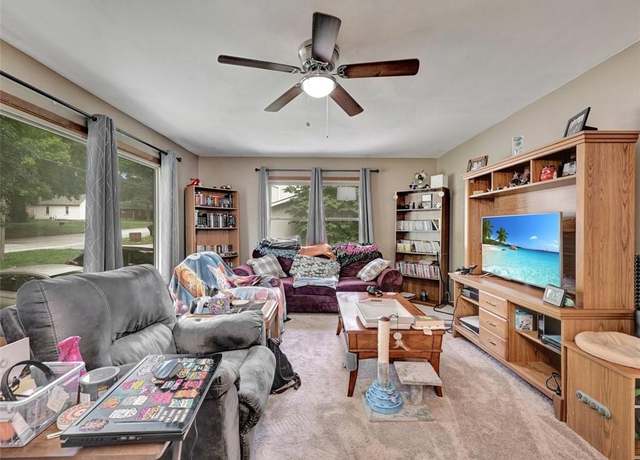 Property at 901 Limit St, Leavenworth, KS 66048, 3 beds, 1 bath