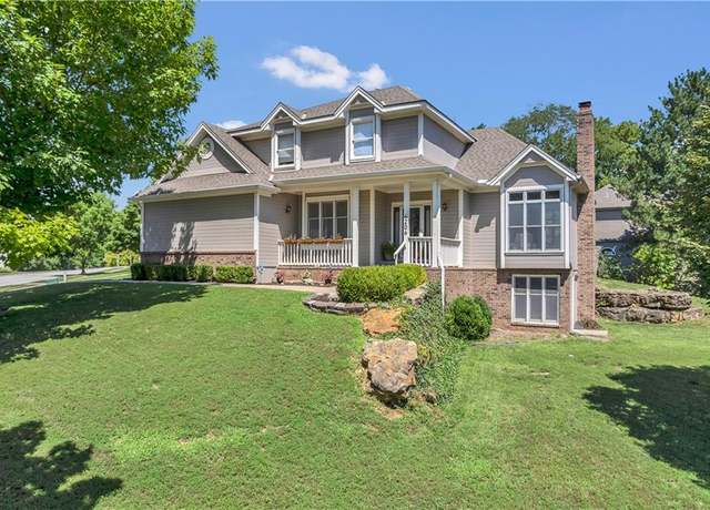 Property at 4206 NW 62nd St, Kansas City, MO 64151, 4 beds, 2.5 baths