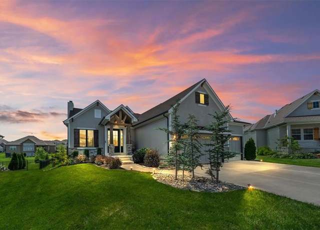 Property at 3053 NW Thoreau Ln, Lee's Summit, MO 64081, 4 beds, 3.5 baths